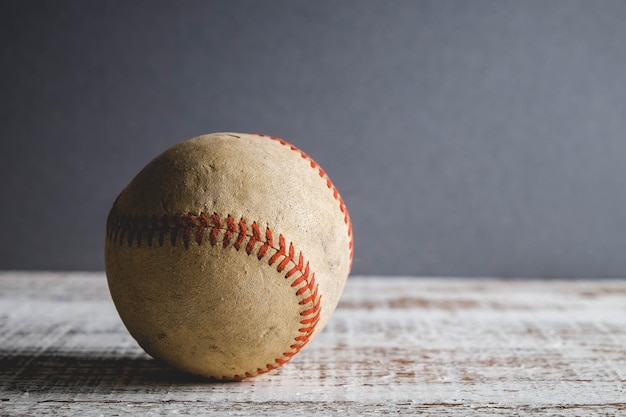 Primer plano de la pelota en la mesa
