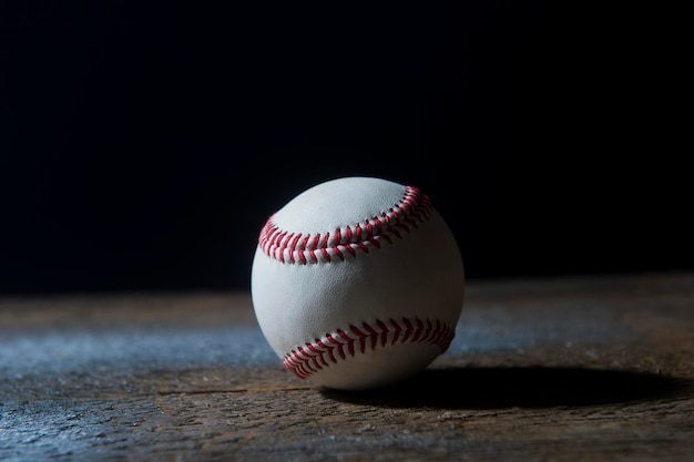 Primer plano de la pelota en la mesa