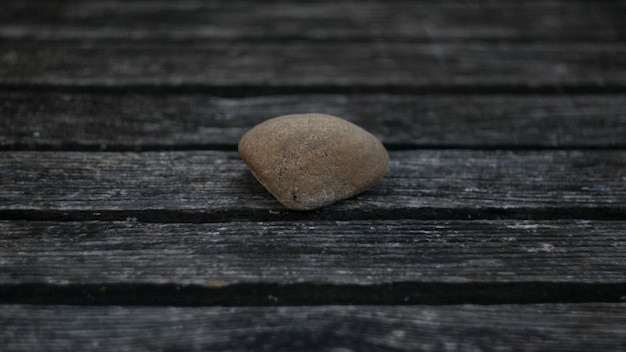 Foto primer plano de la piedra en la mesa