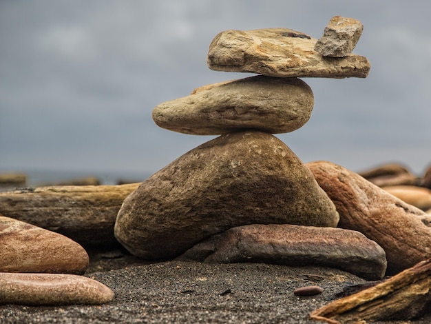 Primer plano de la pila de piedras