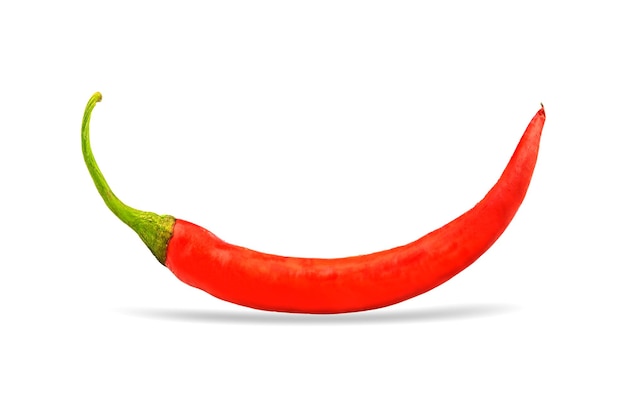 Primer plano de pimientos rojos contra un fondo blanco