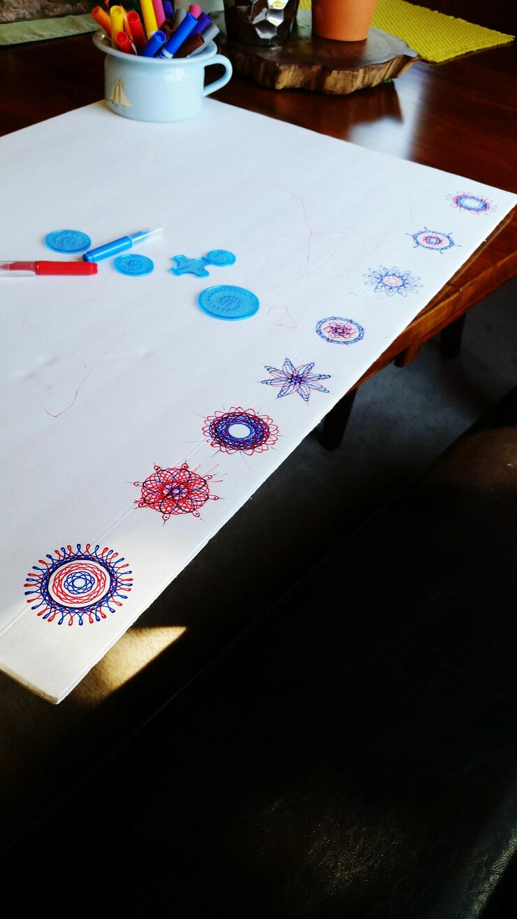 Foto primer plano de una pintura de papel en la mesa