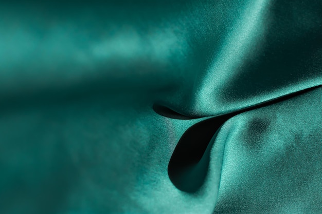 Primer plano de pliegues de tela de satén verde Fondo de tendencia abstracta del color verde Tidewater 2021