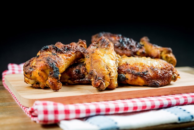 Foto primer plano de pollo a la parrilla