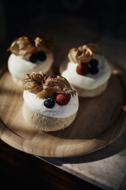 Primer plano del postre en la mesa