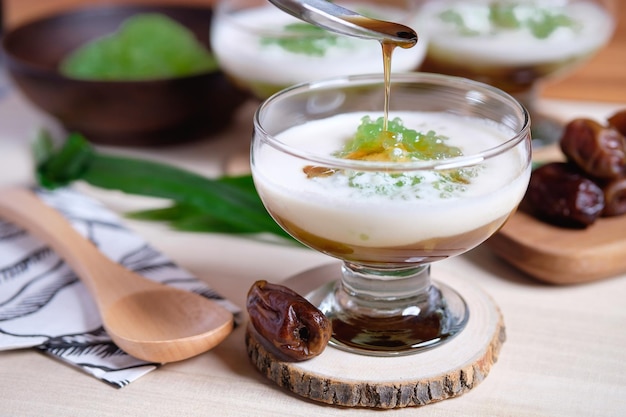 Primer plano del postre en la mesa