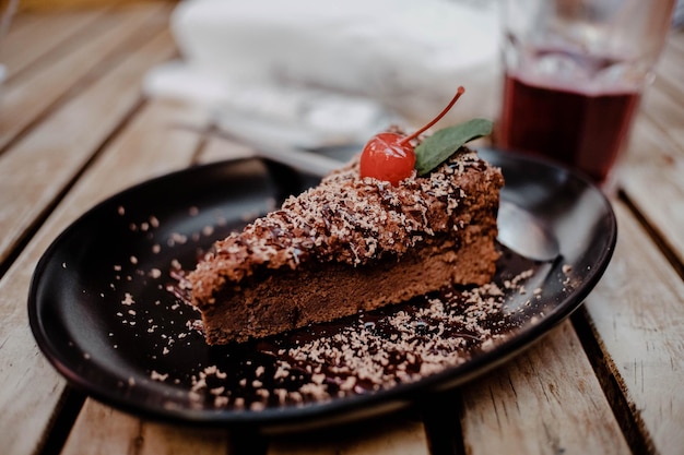 Primer plano del postre en el plato