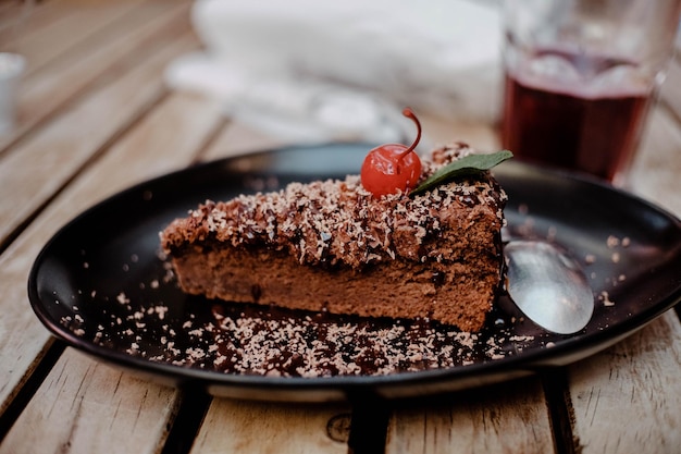Primer plano del postre en el plato