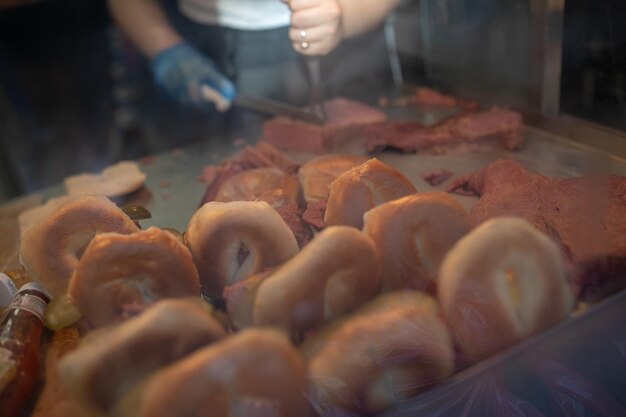 Primer plano de la preparación de los alimentos en la tienda
