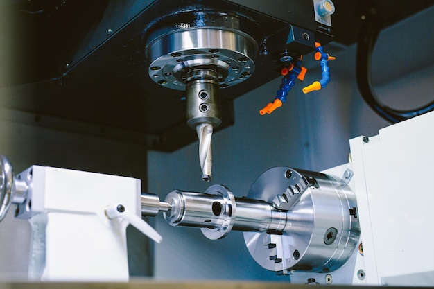 Primer plano del procesamiento de la máquina CNC