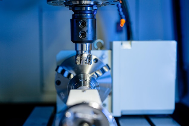 Primer plano del procesamiento de la máquina CNC