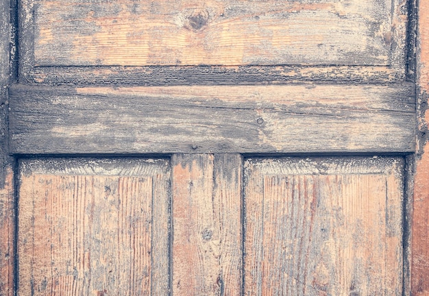 Primer plano de la puerta de madera rústica