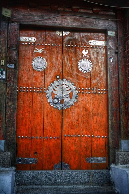 Foto primer plano de una puerta de madera