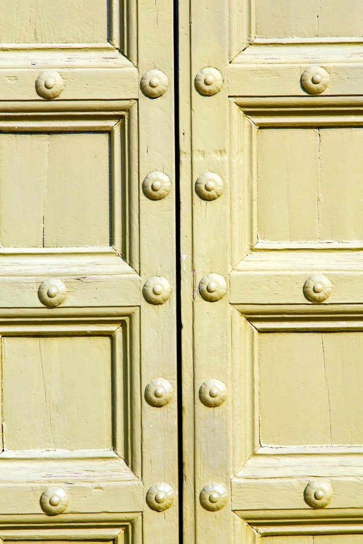 Foto primer plano de una puerta de madera