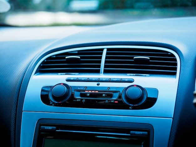 Foto primer plano de la radio en el coche