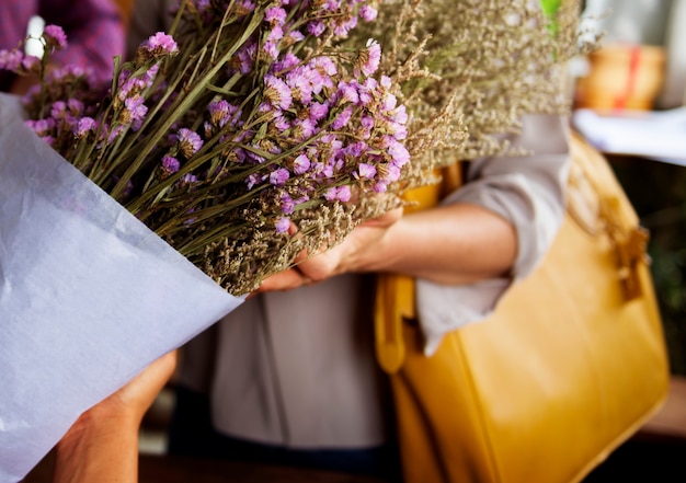 Primer plano de ramo de flores