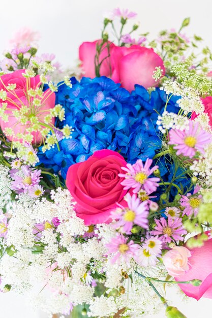 Primer plano de un ramo de rosas