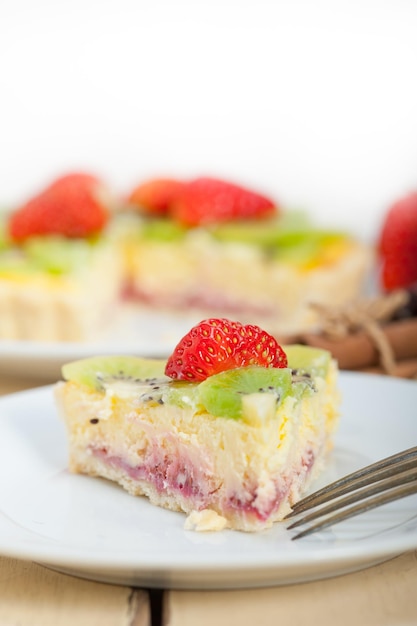 Foto primer plano de una rebanada de pastel en un plato