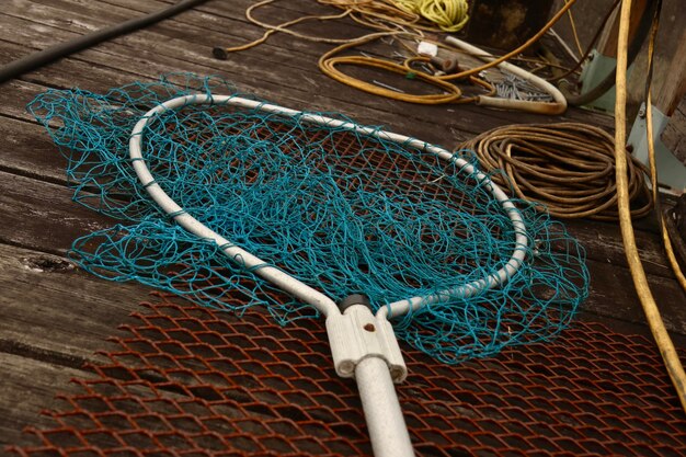 Foto primer plano de una red de pesca en un barco