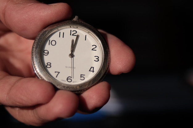 Foto primer plano de un reloj de mano