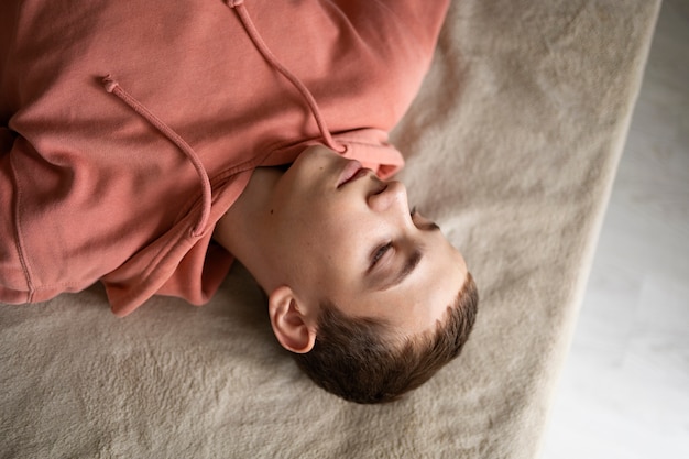 Foto primer plano en el retrato de niño triste