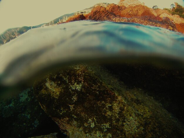 Foto primer plano de la roca desde el mar