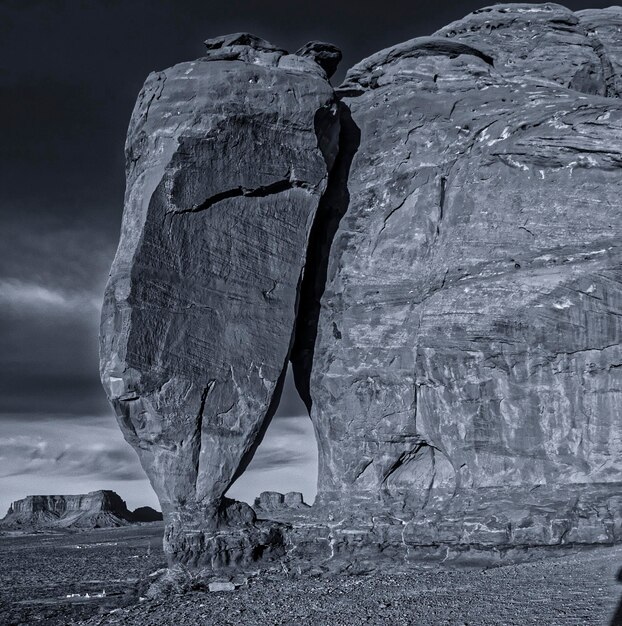 Foto primer plano de la roca en el paisaje contra el cielo