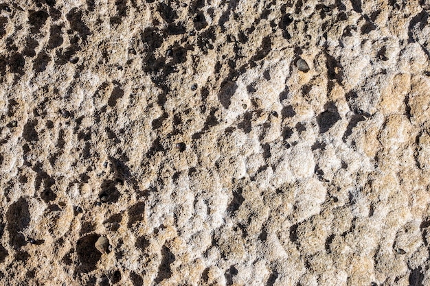 Foto un primer plano de una roca con una textura áspera.