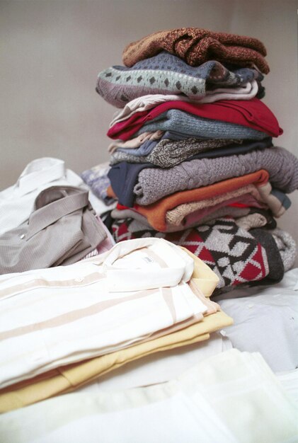 Primer plano de la ropa en la mesa