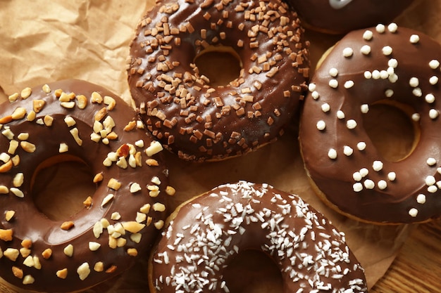 Primer plano de sabrosos donuts