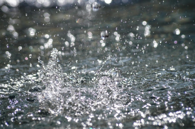 Foto primer plano de las salpicaduras de agua de lluvia