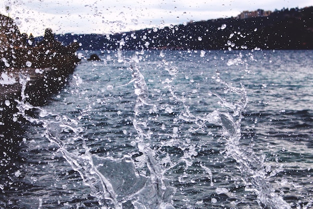 Foto primer plano de las salpicaduras de agua