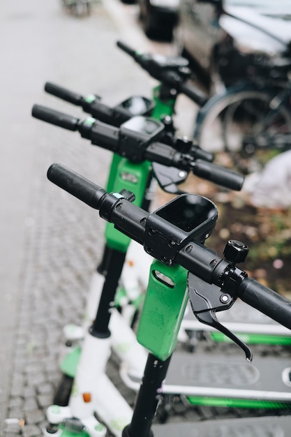 Primer plano de un scooter eléctrico