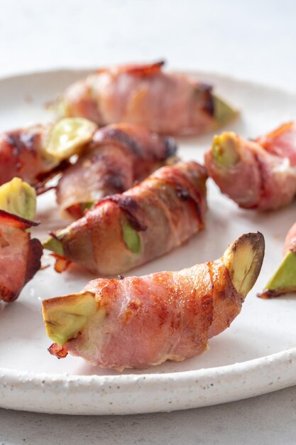 Foto primer plano de servido en un plato en la mesa