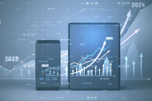 Primer plano de la tableta y el teléfono celular en el escritorio con un gráfico de negocios en crecimiento y una flecha en el fondo borroso Desarrollo de negocios para el éxito y el concepto de plan Doble exposición