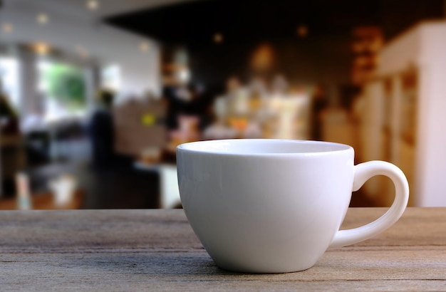 Foto primer plano de una taza de café en la mesa de un restaurante