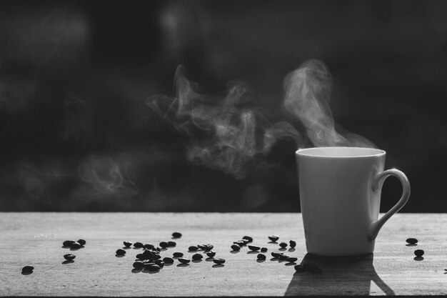 Foto primer plano de la taza de café en la mesa