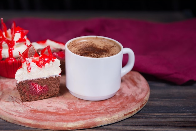 Foto primer plano de una taza de café en la mesa