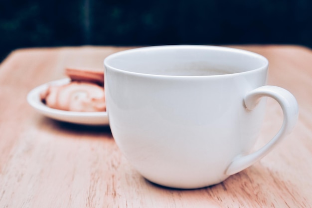 Foto primer plano de una taza de café en la mesa