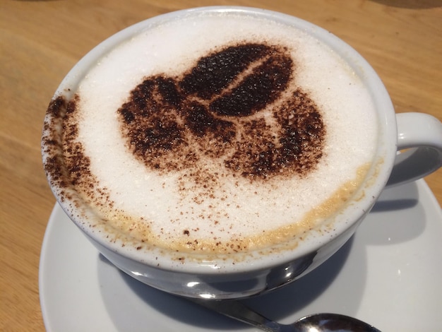 Foto primer plano de una taza de café en la mesa