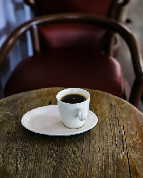 Foto primer plano de una taza de café en la mesa