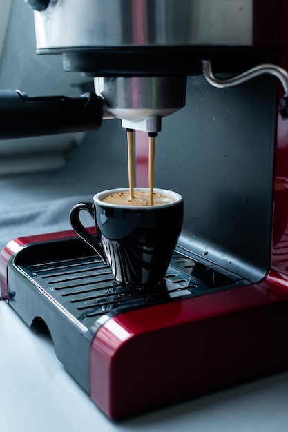 Foto primer plano de una taza de café en la mesa