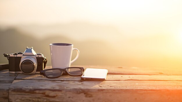 Foto primer plano de una taza de café en la mesa