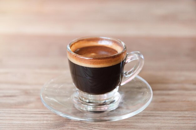 Foto primer plano de una taza de café en la mesa