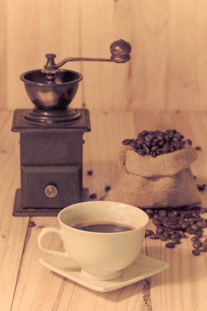 Foto primer plano de la taza de café en la mesa