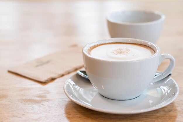 Foto primer plano de una taza de café en la mesa