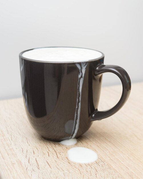 Foto primer plano de una taza de café en la mesa