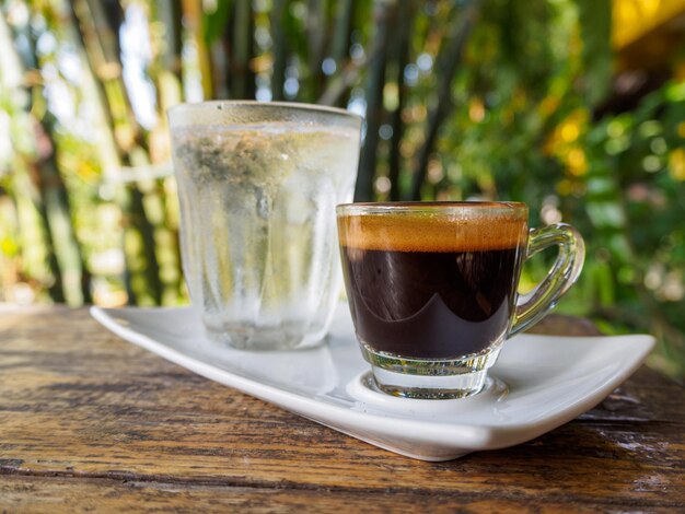 Foto primer plano de una taza de café en la mesa