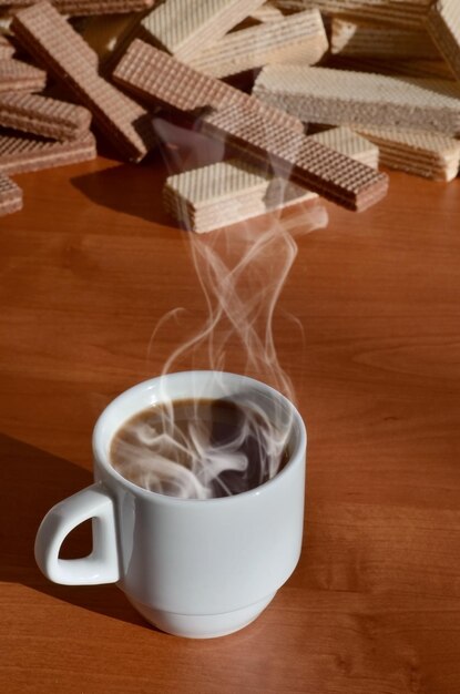 Foto primer plano de una taza de café en la mesa