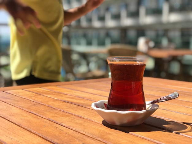 Foto primer plano de una taza de té en la mesa